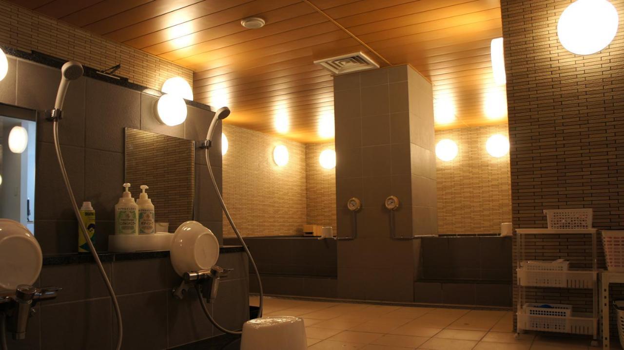 Men Only Capsule & Sauna, Bathhouse 男性専用サウナ&カプセル Minami Roppongi * Tokio